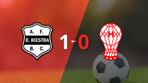 Dep. Riestra derrotó 1-0 a Huracán con un gol de penal