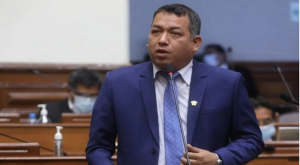 Darwin Espinoza a Seguridad de Congreso sobre pelea de esposa y asistente: «Que incidente no trascienda más allá»