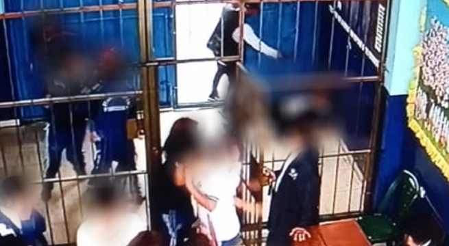 Asesinan a profesor frente a sus alumnos dentro de colegio en Ate