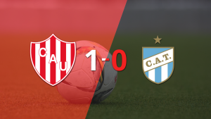 A Unión le alcanzó con un gol para derrotar a Atlético Tucumán en el estadio el estadio de la Avenida