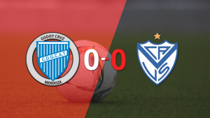 Sin muchas emociones, Godoy Cruz y Vélez empataron 0-0