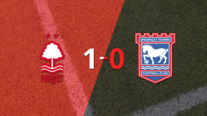 Ipswich Town perdió 1-0 ante Nottingham Forest por un penal