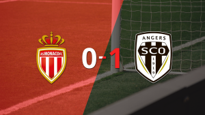 Angers se quedó con el triunfo 1-0 ante Mónaco con un gol de Jean-Eudes Aholou