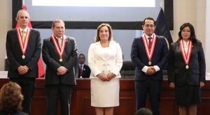 Roberto Burneo juró como nuevo presidente del JNE en ceremonia a la que asistió Dina Boluarte