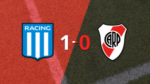 Con un solo gol, Racing Club derrotó a River Plate en el estadio el Cilindro