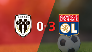 Angers no pudo contener la fuerza de Olympique Lyon y cayó derrotado por 3 a 0