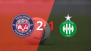 Toulouse logró dar vuelta el marcador y vencer 2-1 a Saint Etienne