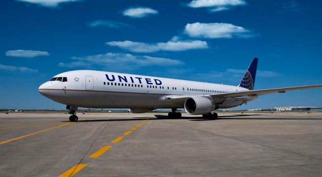 Encuentran cadáver en la llanta de un avión de United Airlines