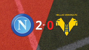 Napoli celebró una victoria 2-0 sobre Hellas Verona