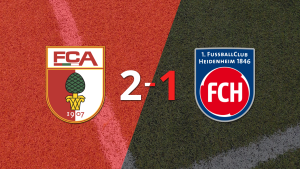 Victoria de Augsburg sobre Heidenheim por 2-1 con un gol agónico