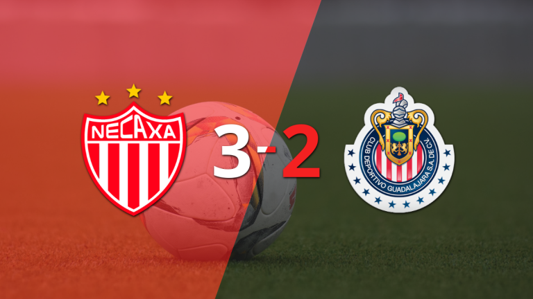 A puro gol, Necaxa se quedó con la victoria frente a Chivas por 3 a 2