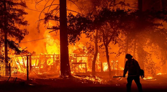 Incendio forestal en Estados Unidos obliga a evacuar a 30 mil personas | VIDEO