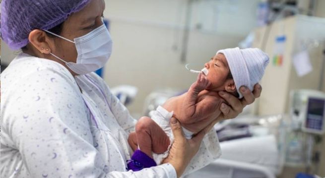 Año Nuevo: 21 bebés nacieron en los hospitales de EsSalud en primeras horas del 2025