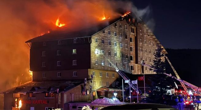 Tragedia en Turquía: incendio en hotel deja más de 65 muertos