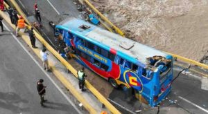 Pasajera del bus que acabó en río tras colapso de Puente Chancay sigue desaparecida