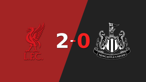 Liverpool marcó dos veces en la victoria ante Newcastle United en el estadio Anfield