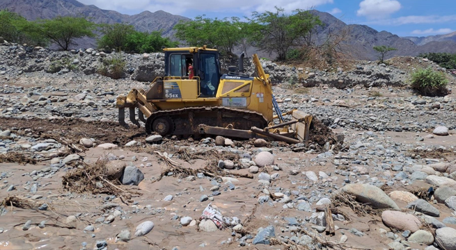 Lluvias en Nasca: Ministerio de Vivienda ejecuta limpieza en río Tierras Blancas