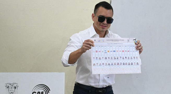 Elecciones en Ecuador: presidente Daniel Noboa votó sin dar declaraciones a la prensa