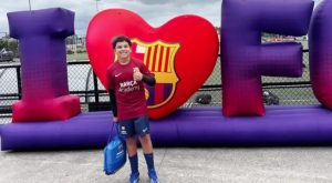 Es peruano, tiene apenas 13 años y fue seleccionado por el FC Barcelona