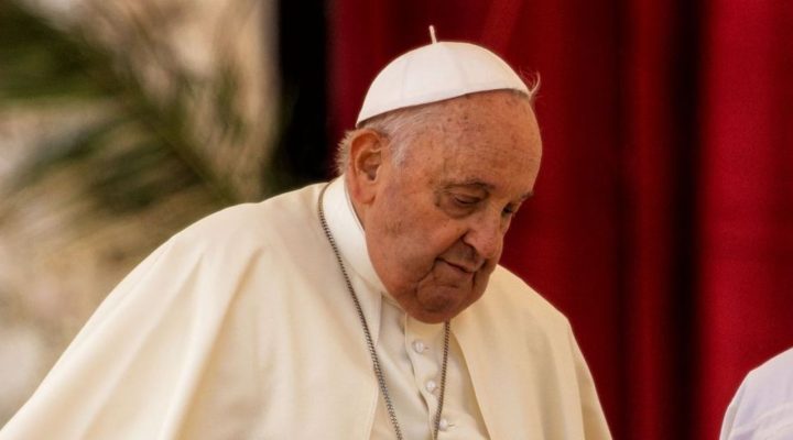 Papa Francisco sigue en estado crítico