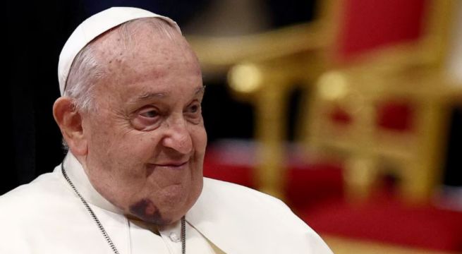 Médicos de Papa Francisco le indican “reposo absoluto” y no pronunciará el Ángelus este domingo