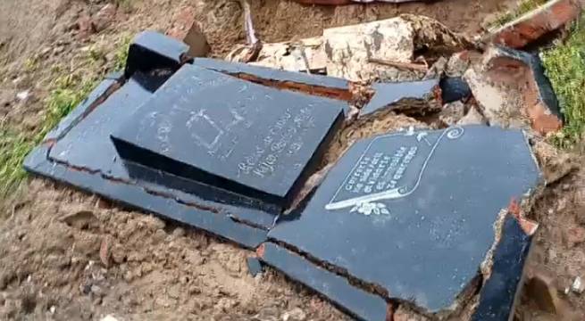 Lápidas destruidas y ataúdes expuestos en cementerio de Tumbes por fuertes lluvias