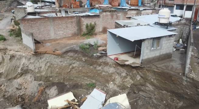 Huaico provocado por intensas lluvias destruyó avenidas e inundó casas en Arequipa