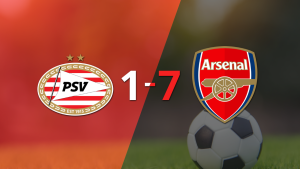 Arsenal venció a PSV y queda cerca de clasificar