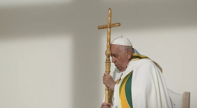 Papa Francisco vuelve a la ventilación mecánica tras presentar crisis respiratoria