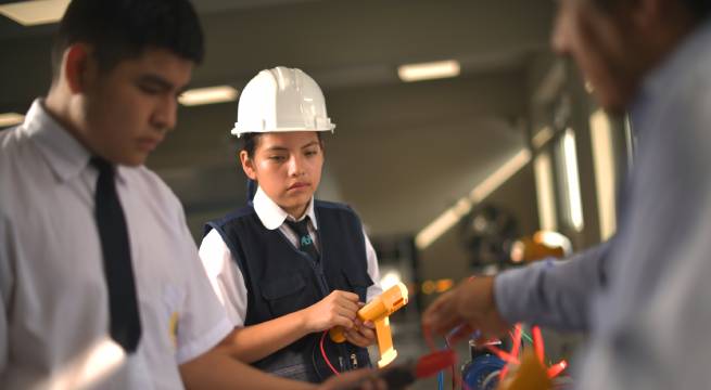 Estudiantes de secundaria podrán estudiar una carrera técnica mientras culminan el colegio